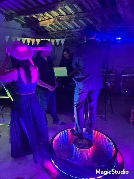 Plataforma 360 XL con suelo de cristal para bodas